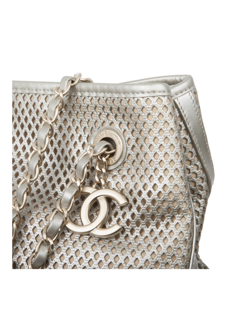 Sac CHANEL cuir matelassé et perforé