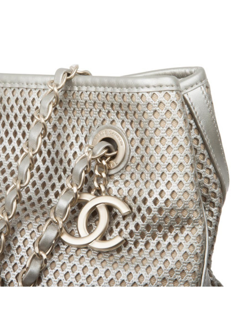 Sac CHANEL cuir matelassé et perforé