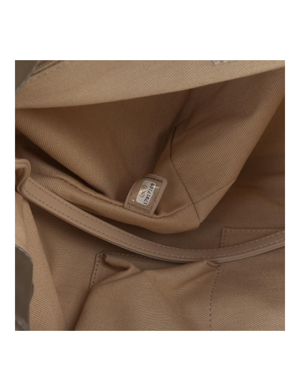 Sac CHANEL cuir matelassé et perforé