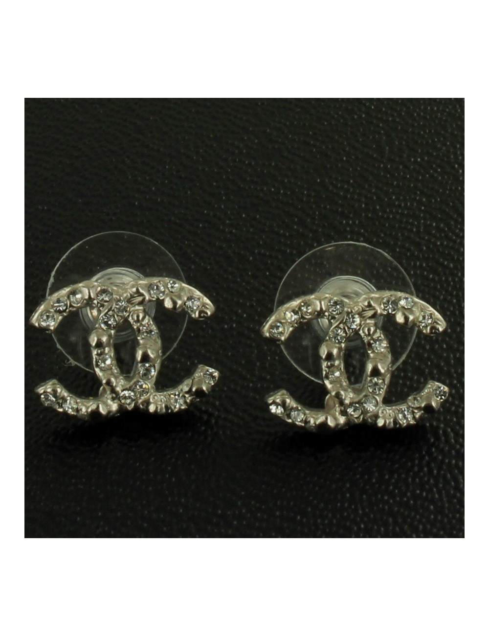 Clous d'oreilles CC CHANEL strass et métal argenté