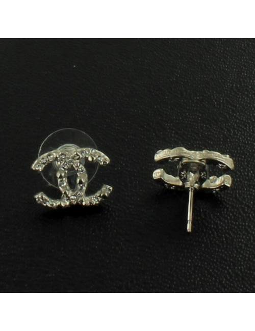 Clous d'oreilles CC CHANEL strass et métal argenté
