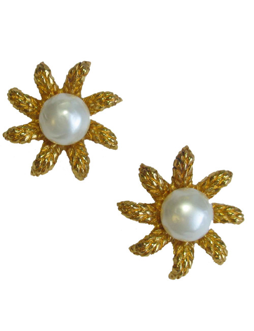 CHANEL clip-on earrings ear of wheat crown in gilded metal and pearl