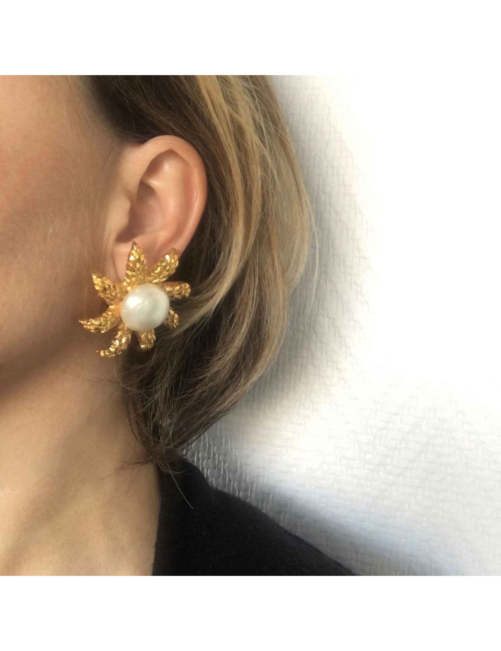 CHANEL clip-on earrings ear of wheat crown in gilded metal and pearl