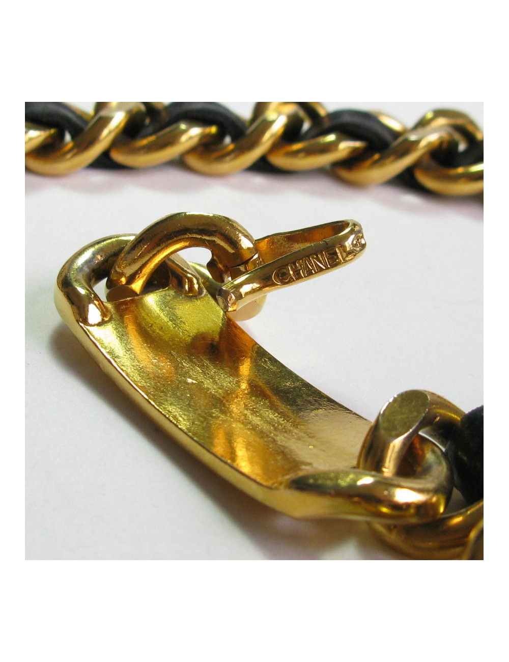 xxx Ceinture CHANEL en chaine dorée et cuir noir vintage 