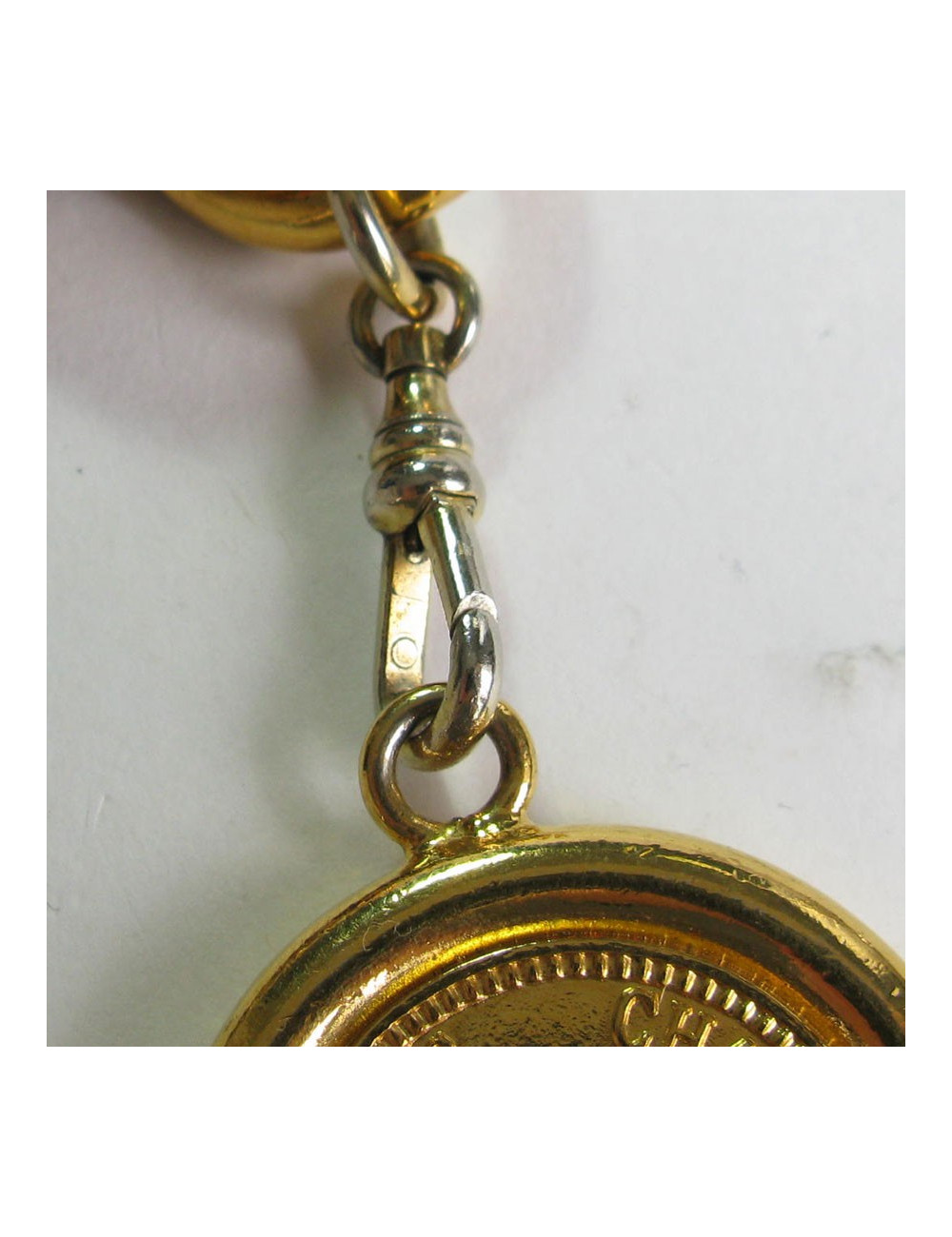 xxx Ceinture CHANEL en chaine dorée et cuir noir vintage 