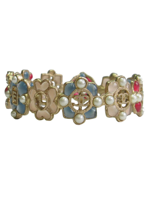 Bracelet CHANEL en métal doré, résine de couleur, perles nacrées et strass