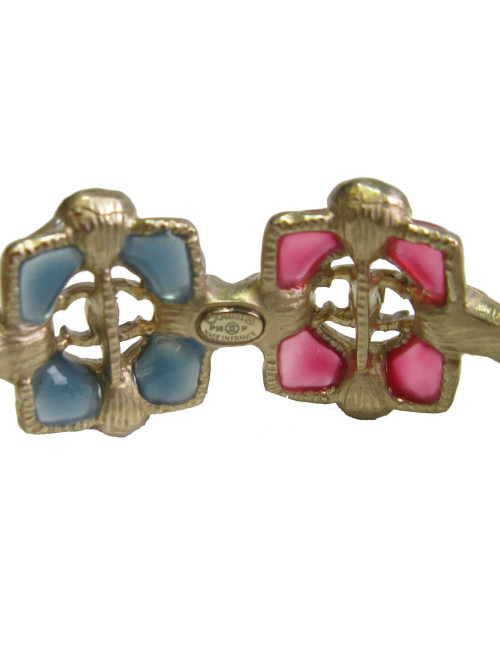 Bracelet CHANEL en métal doré, résine de couleur, perles nacrées et strass