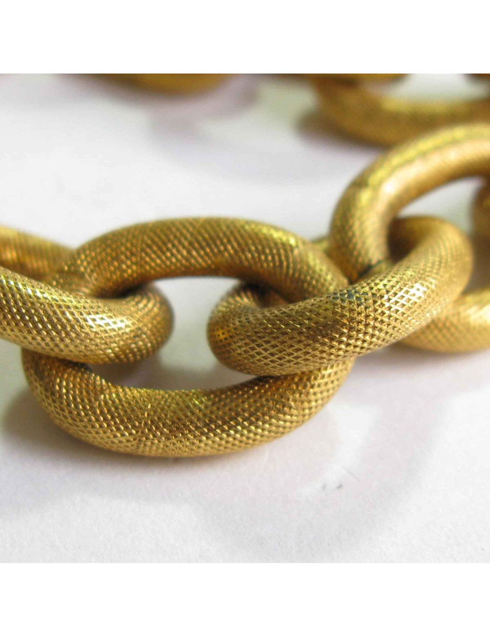 Ceinture  sautoir CHANEL en métal guilloché doré