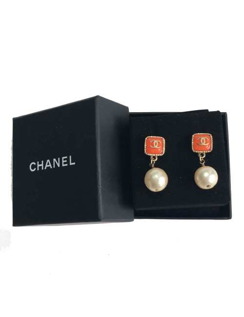 CHANEL earrings in gold metal, orange resin and Pearly Pearl
