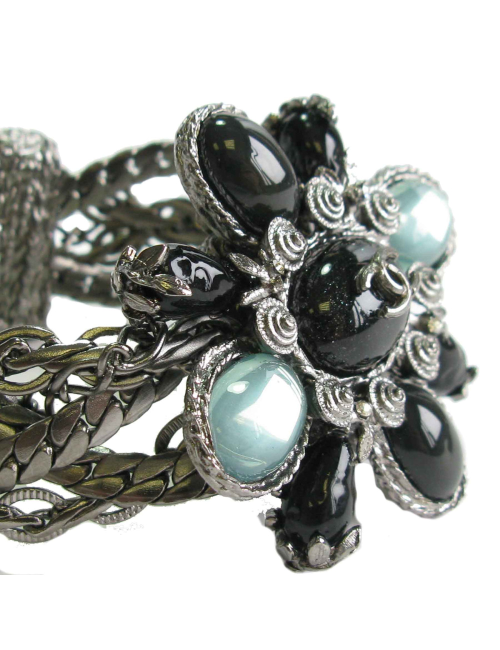 Bracelet CHANEL sur broche croix argent vieilli 