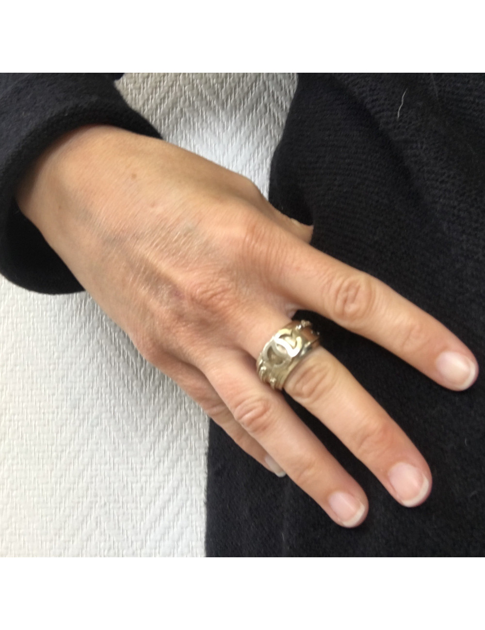 Bague CHANEL T54 en métal doré avec CC 