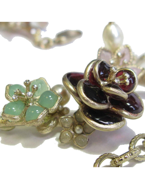xxx Ceinture Couture CHANEL en métal doré or pâle, fleur en pâte de verre de couleur, perles nacrées et strass