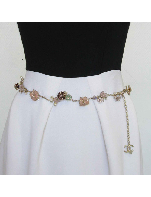 xxx Ceinture Couture CHANEL en métal doré or pâle, fleur en pâte de verre de couleur, perles nacrées et strass