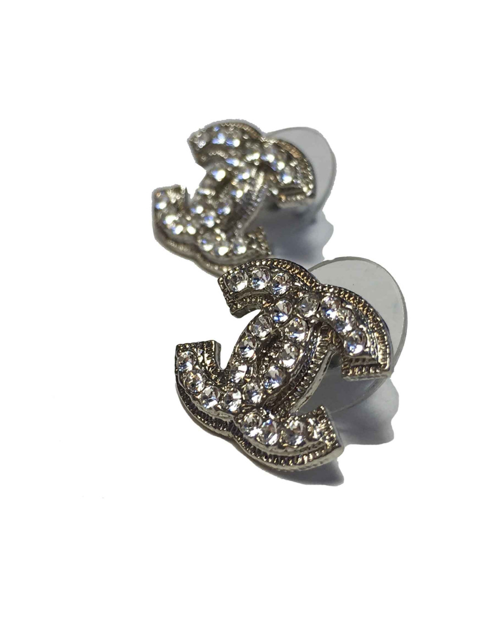 Boucles d'oreille clous CHANEL CC en métal argenté et strass