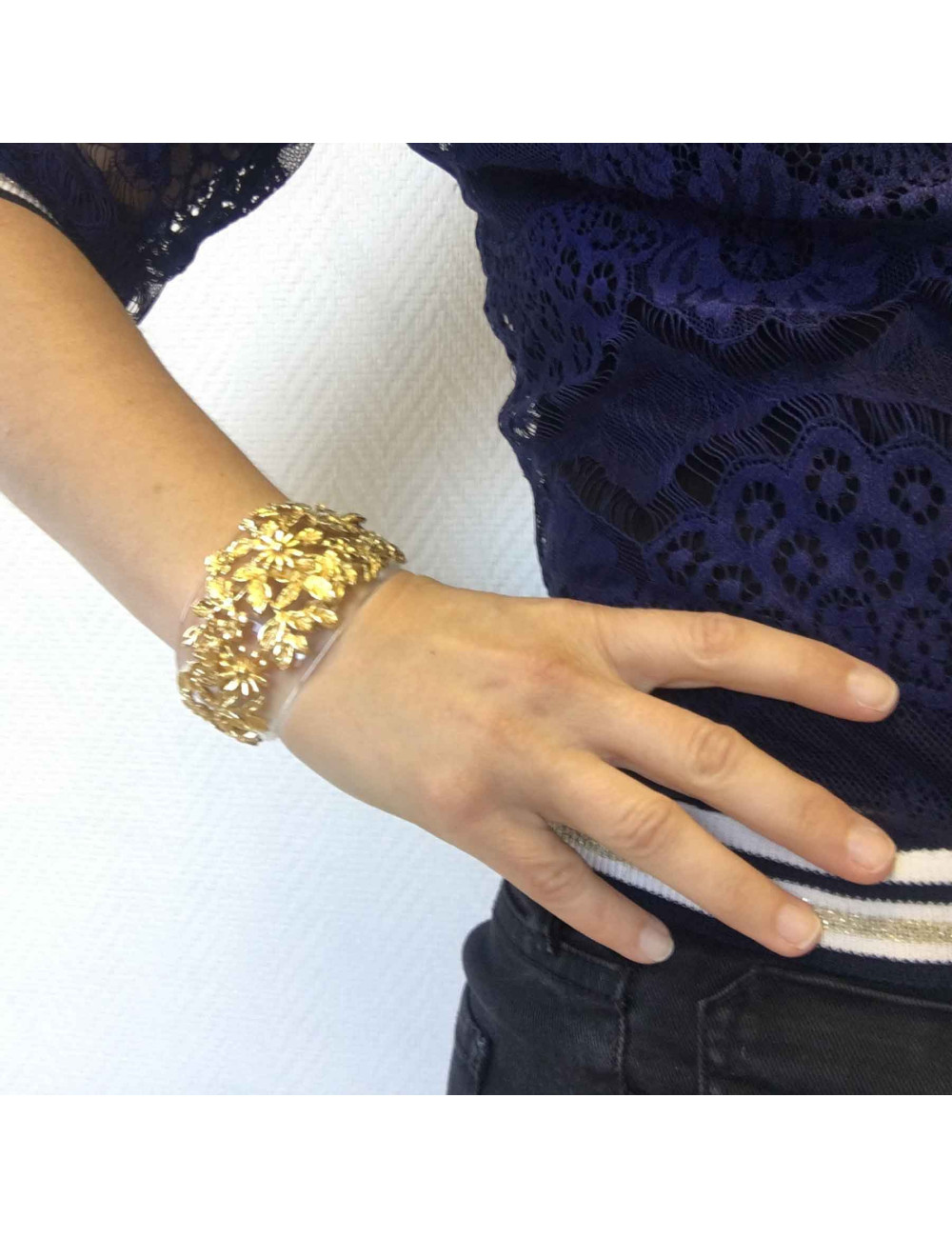 FIXER PRIX DEPOT Manchette GOOSSENS  en plastique et feuilles et fleurs en métal doré