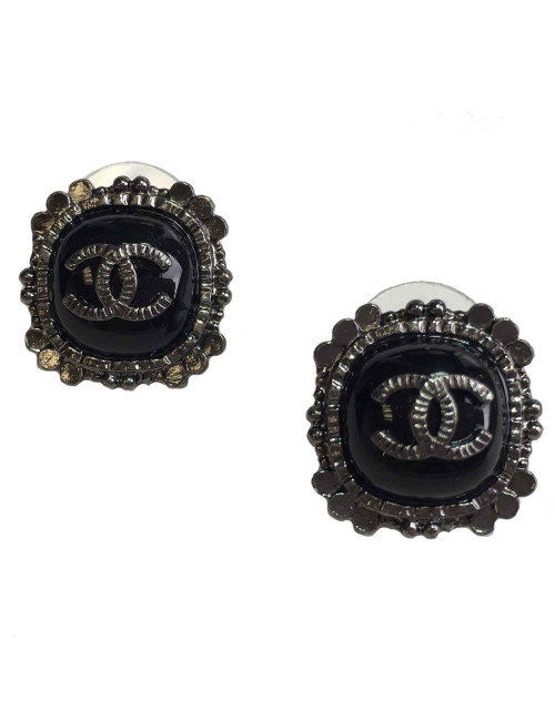 Boucles d'oreille clous CHANEL en ruthénium et résine noire