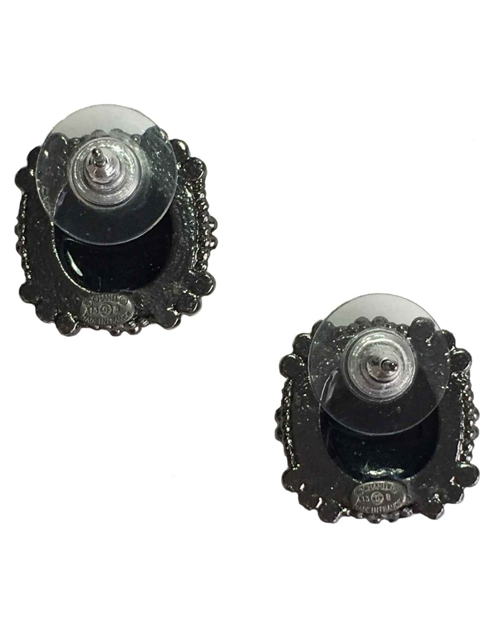 Boucles d'oreille clous CHANEL en ruthénium et résine noire