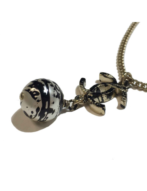 Collier CHANEL pendentif boule 