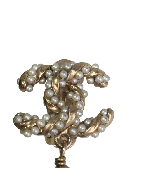 Boucles d'oreille clips CHANEL CC en perles nacrées et perle nacrée pendante