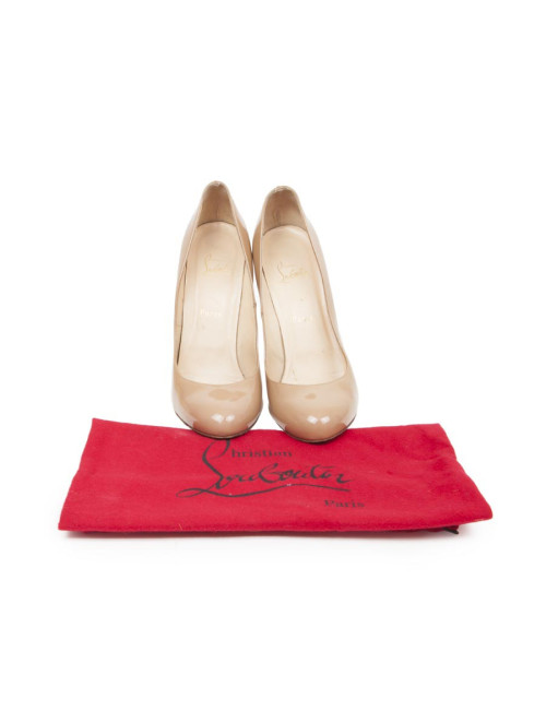 Escarpins LOUBOUTIN T 40 beige lacqué