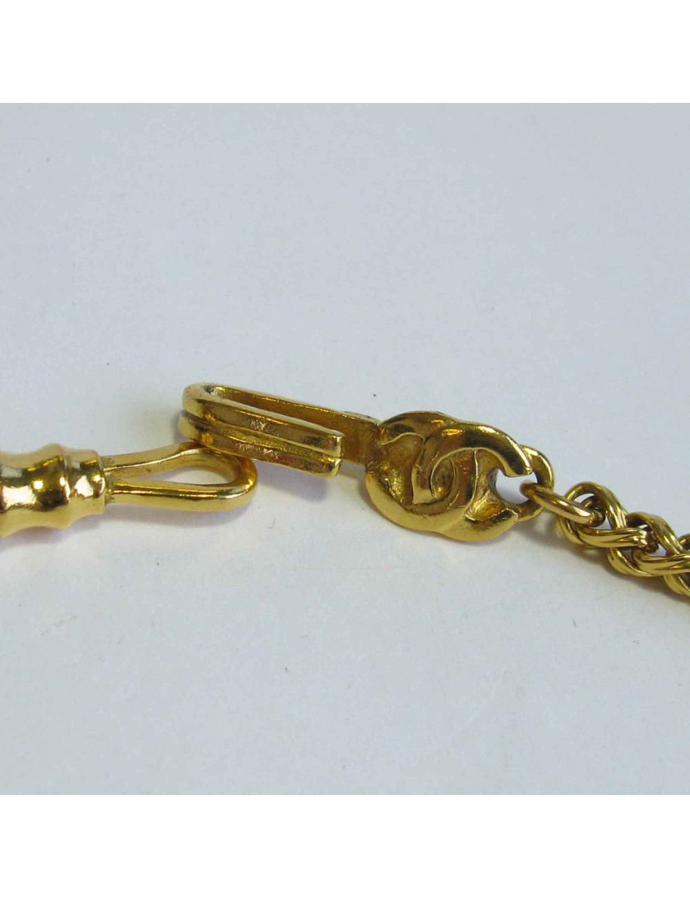 Sautoir CHANEL Collection 1995 vintage pendentif et chaîne en métal doré