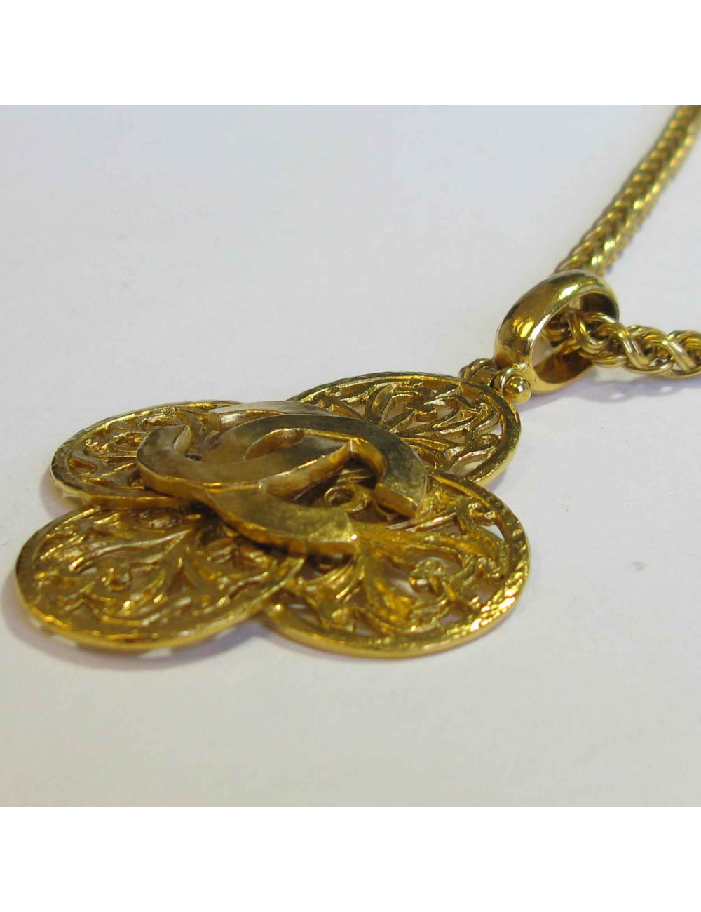 Sautoir CHANEL Collection 1995 vintage pendentif et chaîne en métal doré