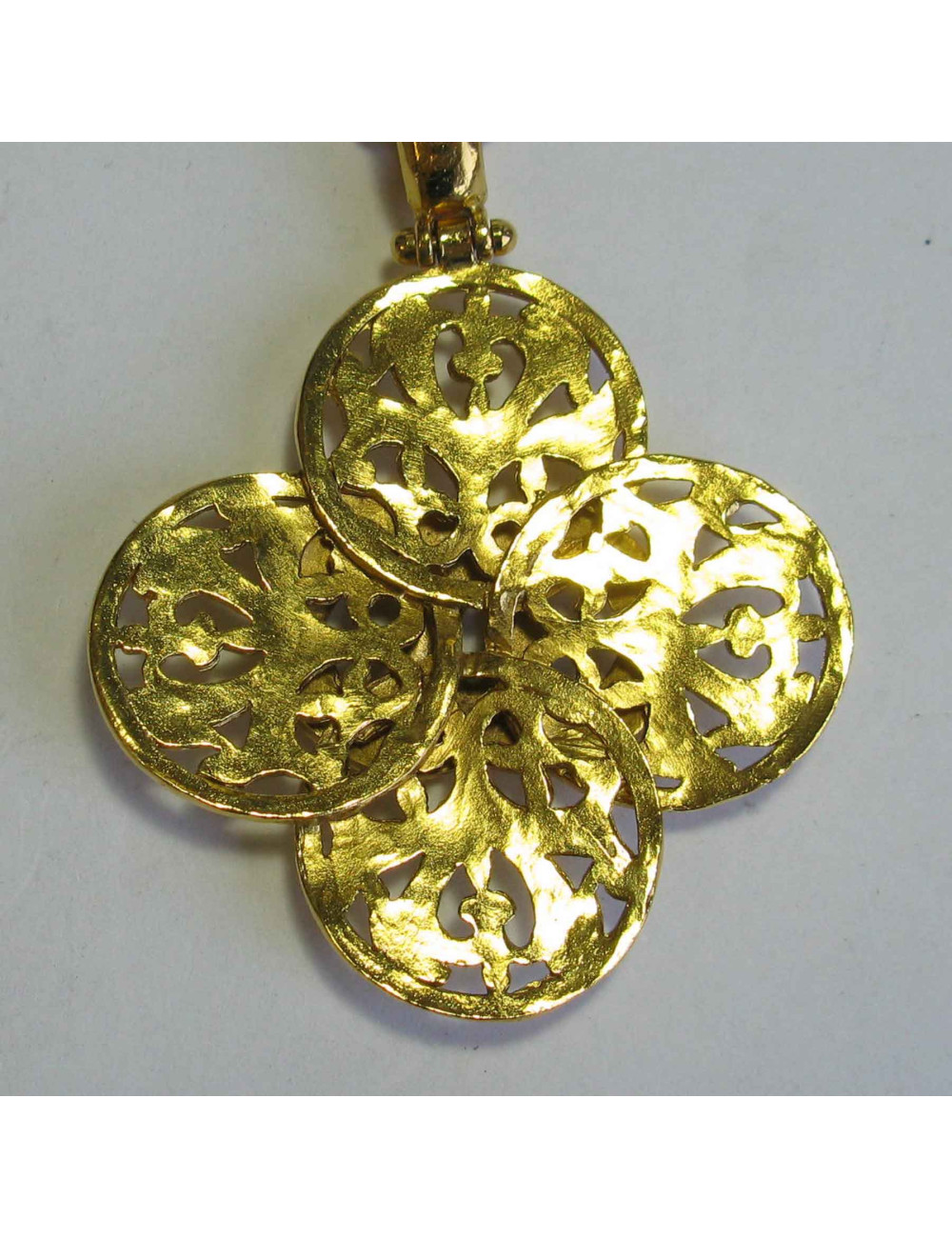 Sautoir CHANEL Collection 1995 vintage pendentif et chaîne en métal doré