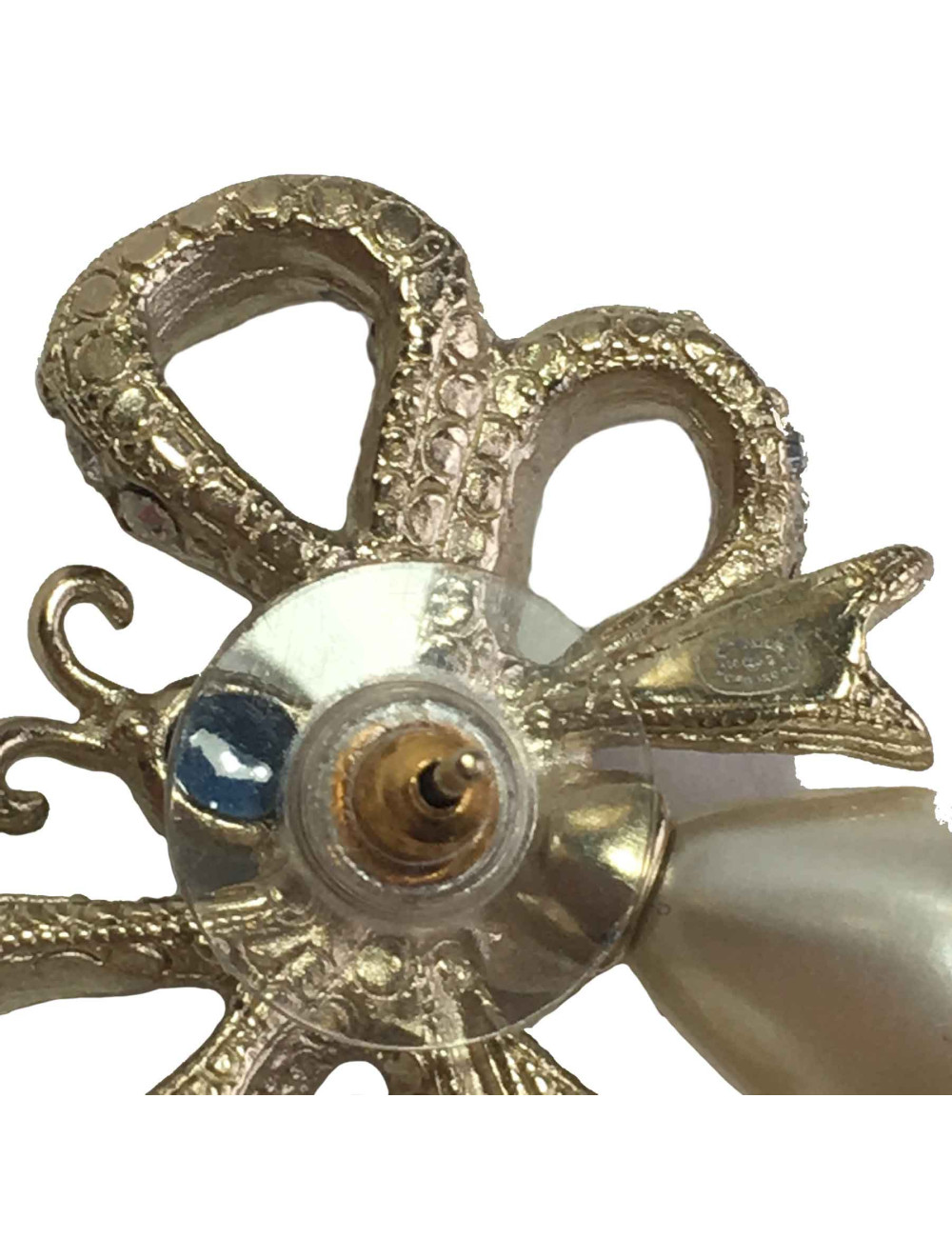 Boucles d'oreille clous CHANEL Noeuds et perle ovale nacrée