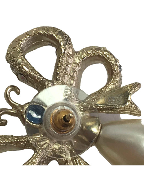 Boucles d'oreille clous CHANEL Noeuds et perle ovale nacrée