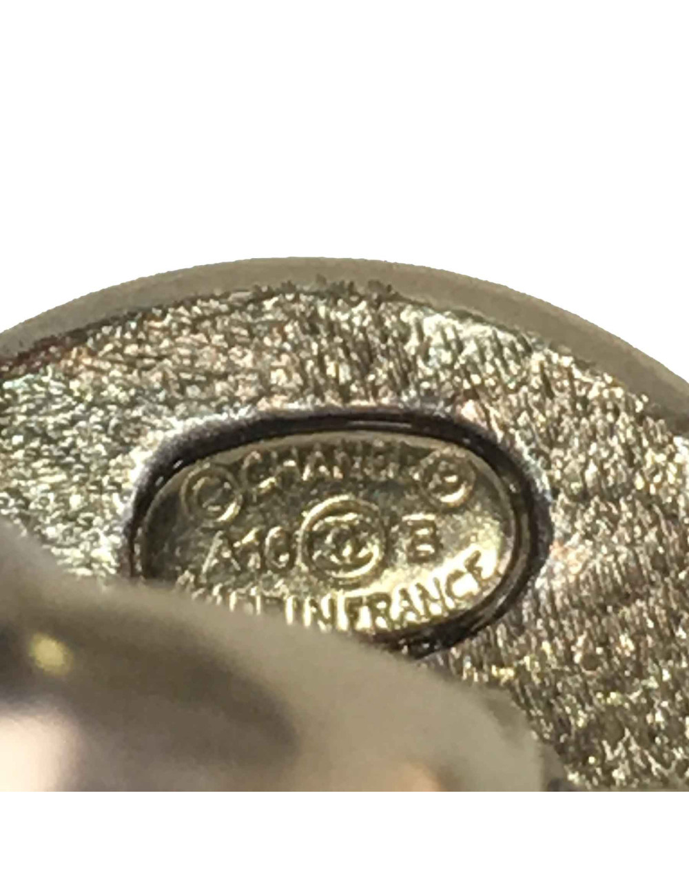 Boucles d'oreille clips CHANEL boules dorées et strass