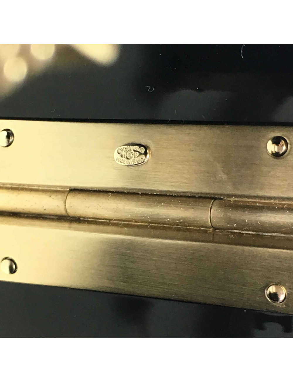 xxx Manchette chanel noire CC métal doré et résine bordeaux