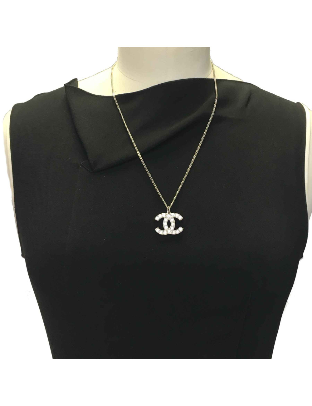 Collier CHANEL CC strass métal argenté
