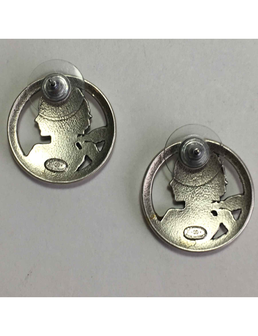 Boucles d'oreilles clous CHANEL argenté