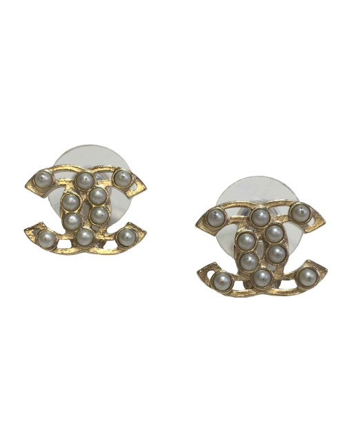 Boucles d'oreilles clous chanel perles nacrées et métal doré à l'or fin