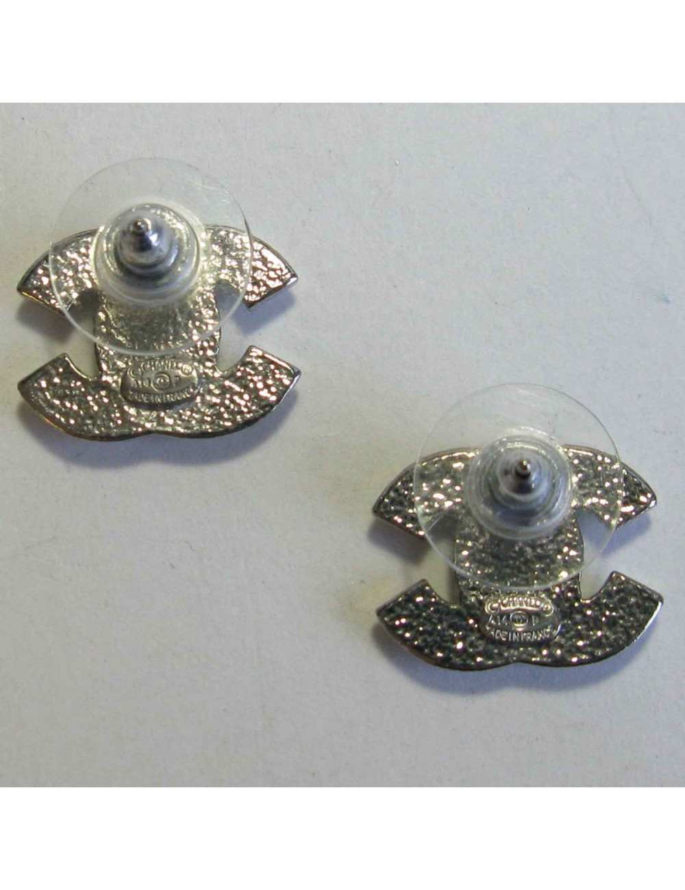 Boucles d'oreille clous CHANEL CC strass et métal argenté