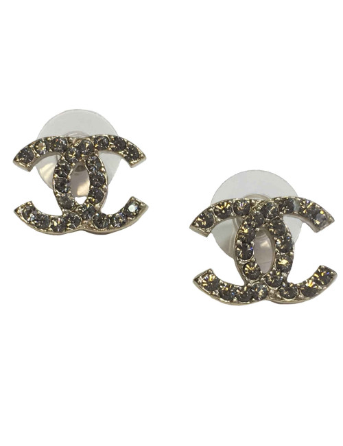 Boucles d'oreilles clous CHANEL CC en strass et métal doré 