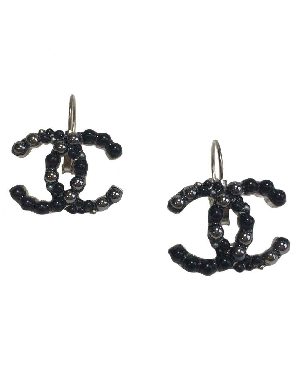 Créoles clous CHANEL CC perlées noir et gris argenté