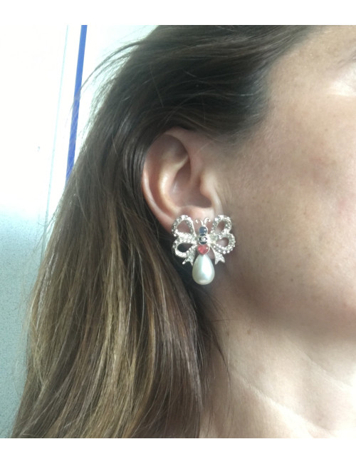 Boucles d'oreille clous CHANEL Noeuds et perle ovale nacrée