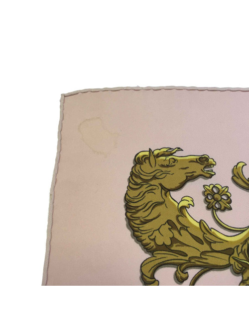 Carré HERMES "La promenade de Longchamps" en soie rose