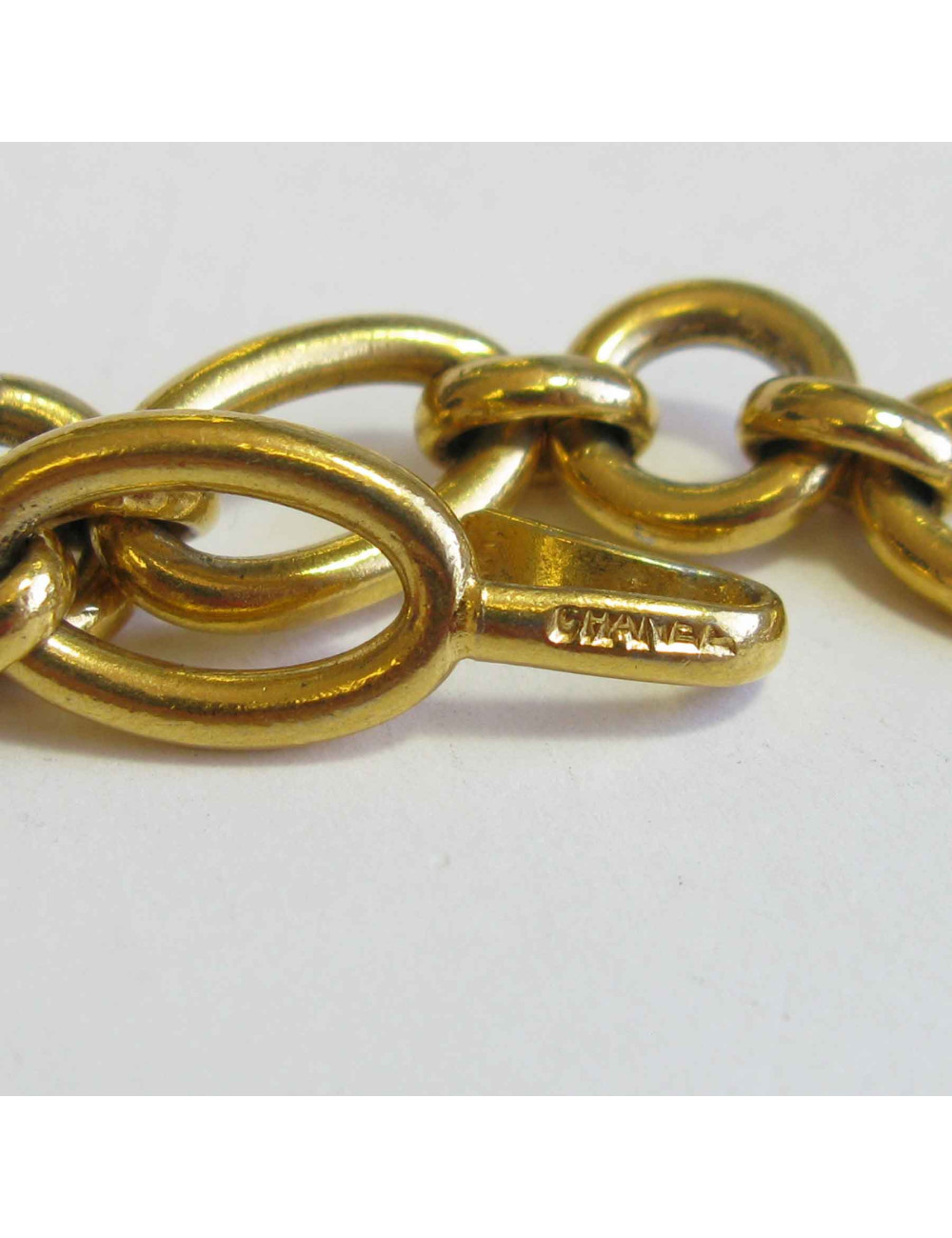 Sautoir Médaillon CHANEL vintage en métal doré