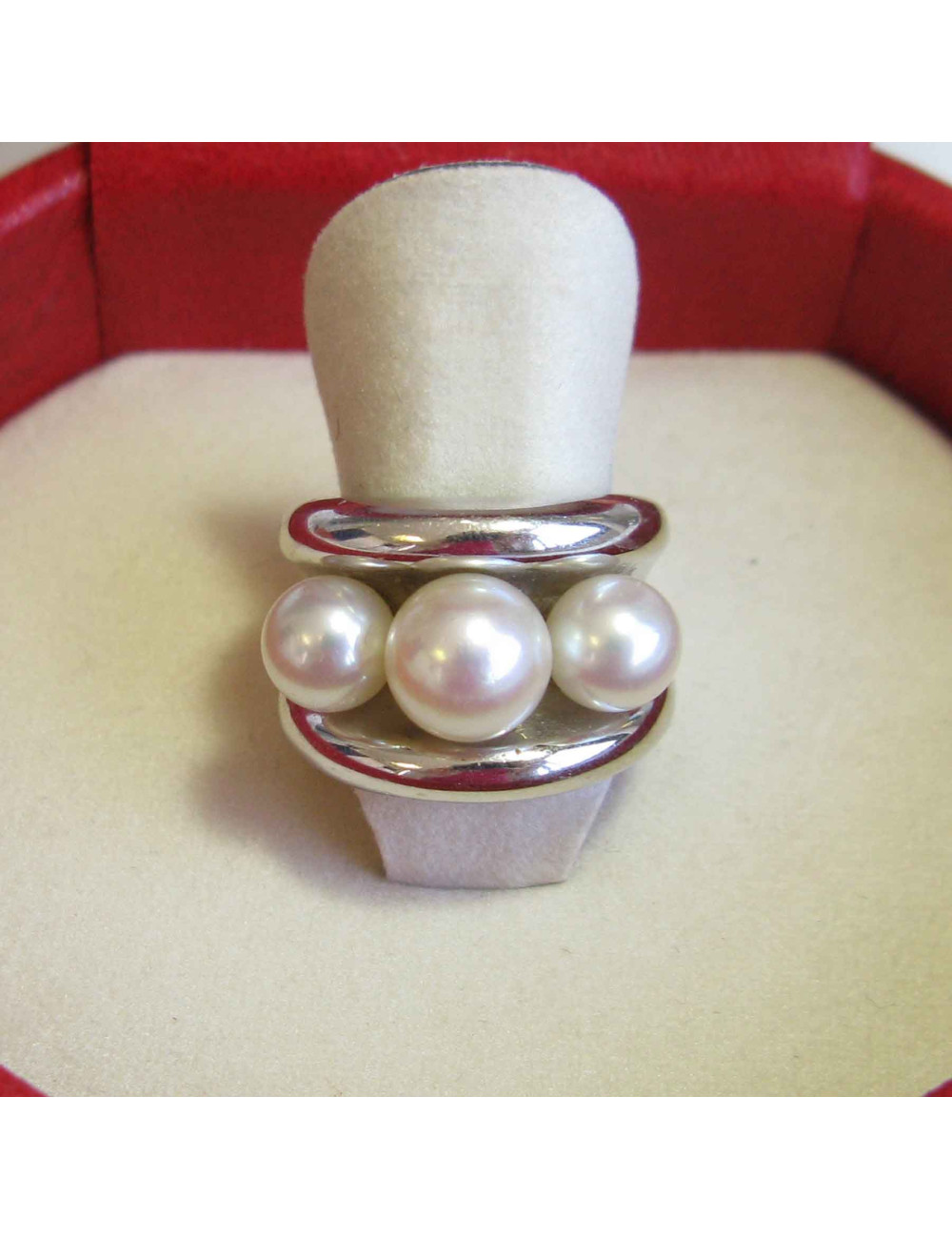 Bague "Fidji" POIRAY en or blanc et perles T53