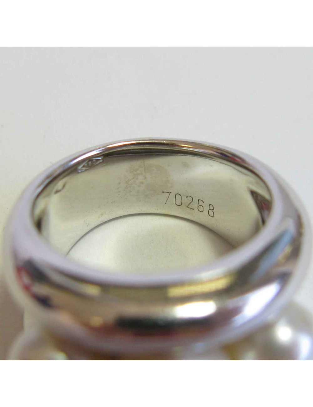 Bague "Fidji" POIRAY en or blanc et perles T53