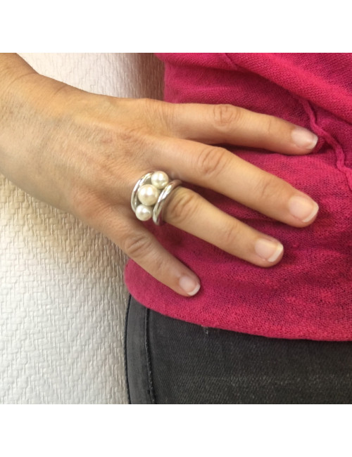 Bague "Fidji" POIRAY en or blanc et perles T53