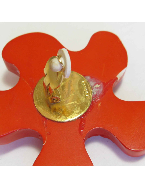 Boucles d'oreilles clip CHANEL 1990's  orange et nacrée