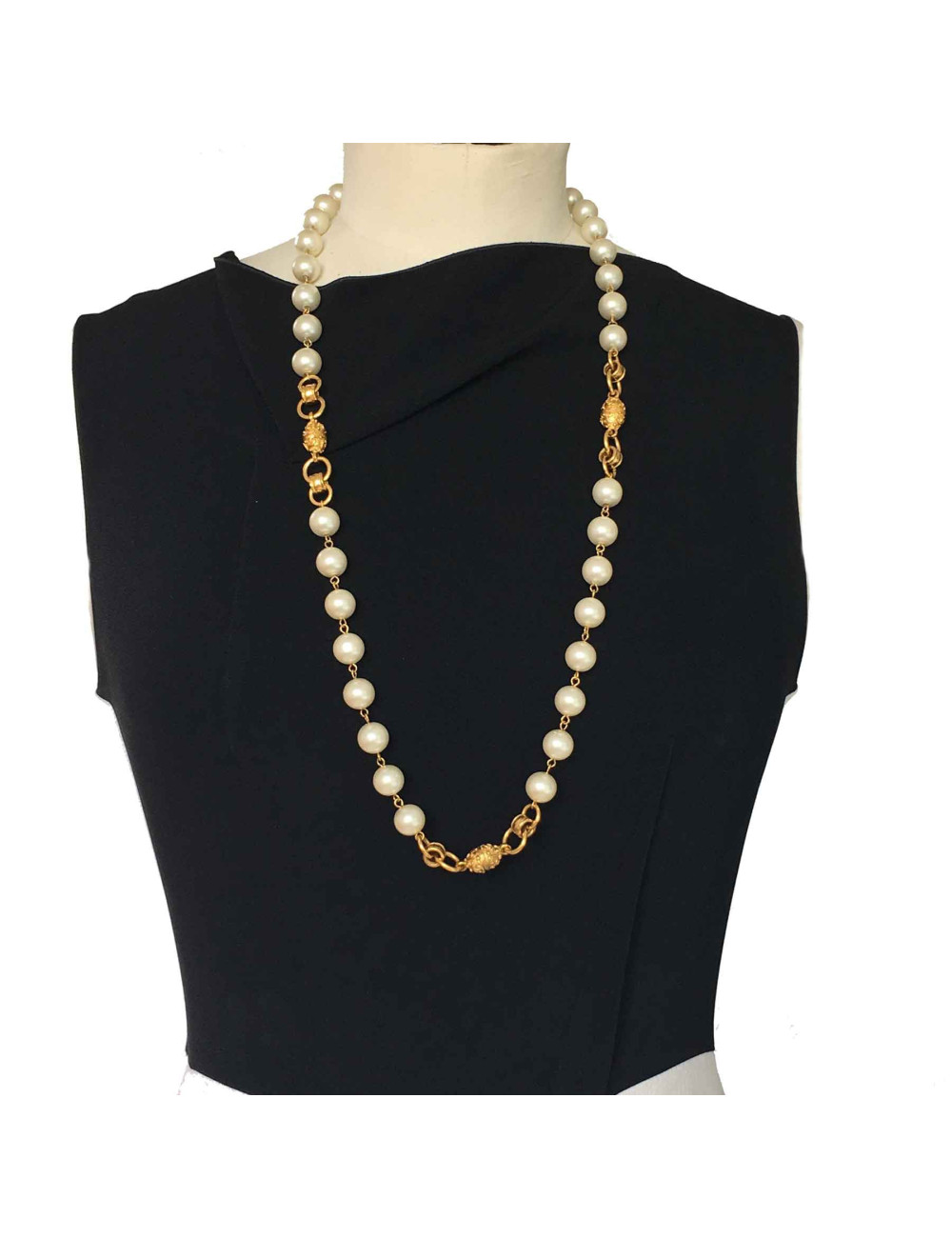 Sautoir CHANEL perles en pâte de verre nacrées  Vintage