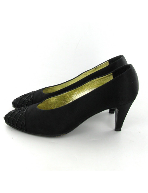 Escarpins CHANEL T38  vintage en satin noir et bout perlé