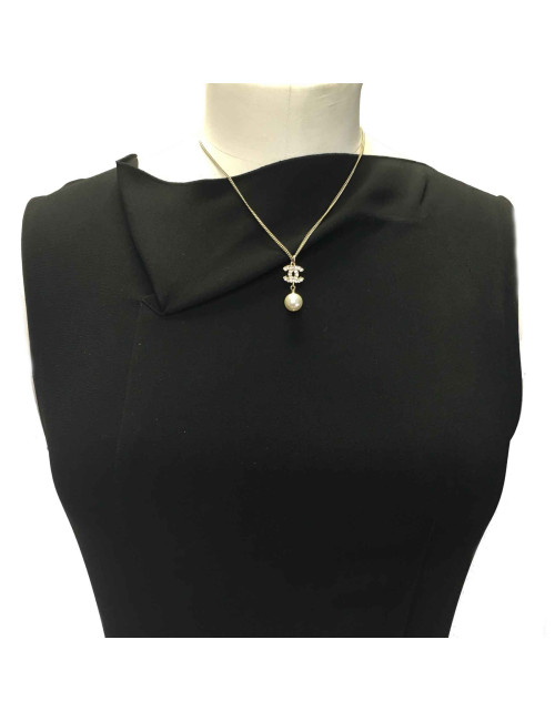 Collier CHANEL CC strass, perle nacrée et métal doré