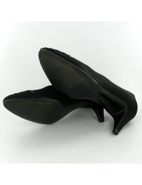 Escarpins CHANEL T38  vintage en satin noir et bout perlé