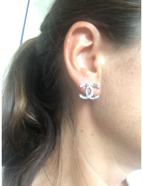 Boucles d'oreilles clous CHANEL strass carrés