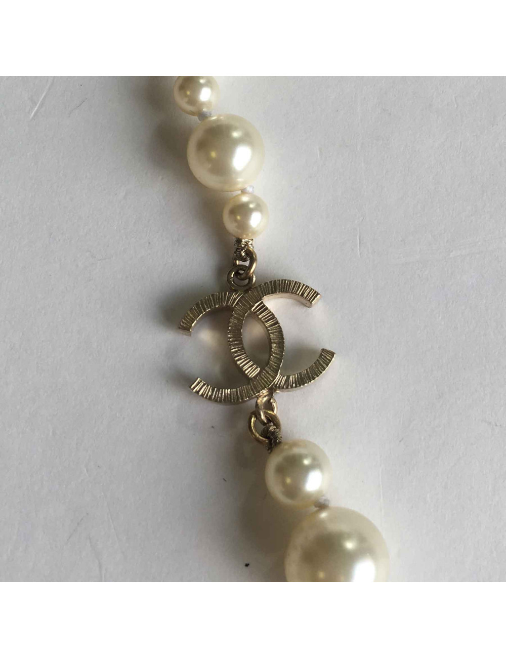 Sautoir double rangs chanel perles nacrées et CC doré